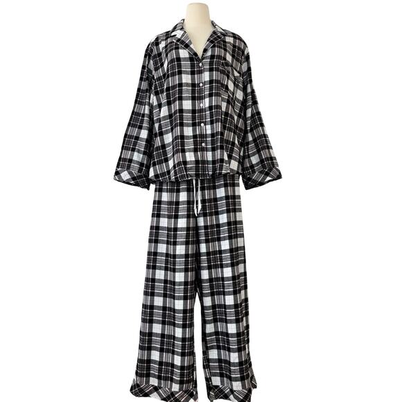 Victoria's Secret Flannel PJ Set Plaid White Black Light Pink XXL NWT - Picture 1 of 11